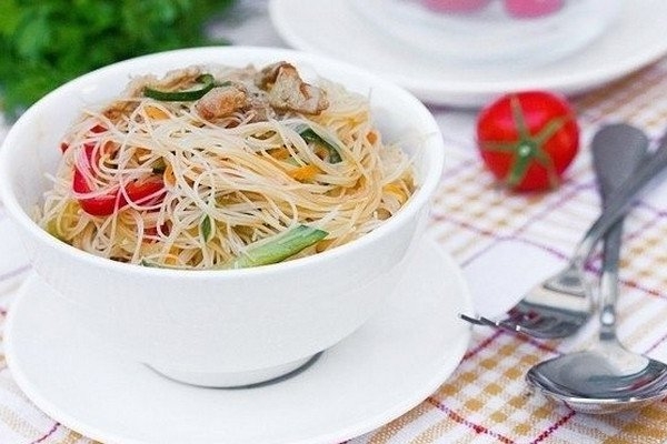 Фунчоза с жареным мясом и овощами