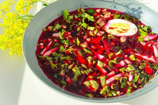 Холодный борщ с огурцом и редиской