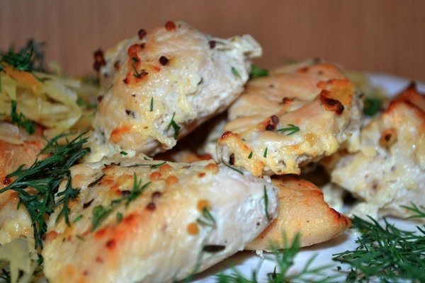 Пряная куриная грудка в кефире