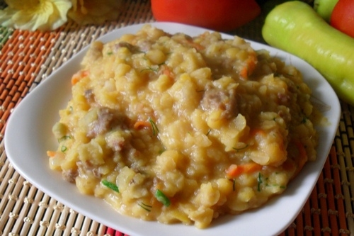 Гороховая каша с мясным фаршем в мультиварке