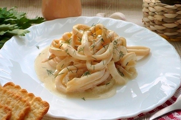 Запеченные кальмары в сливках под сыром