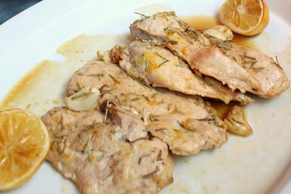 Курица с чесноком и лимоном в духовке
