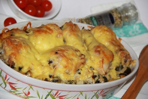 Куриные ножки с картофелем и грибами в духовке