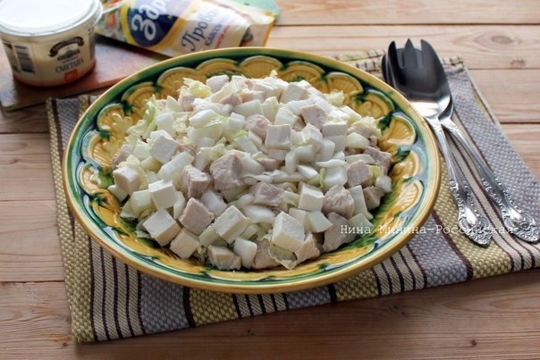 Салат из пекинской капусты с курицей и брынзой