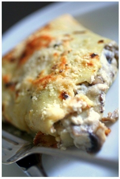 Итальянские блины с грибами и сыром.