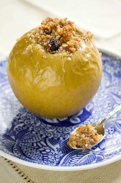 Яблоки, запеченные с мёдом и орехами.