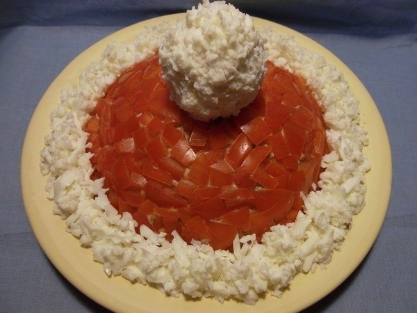 Салат с тунцом "Красная шапка".