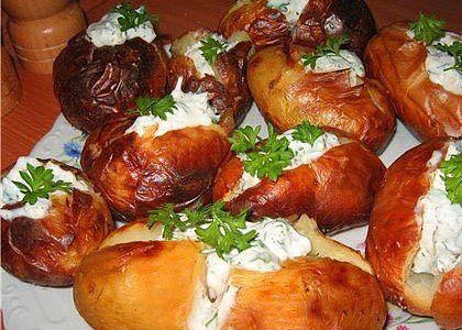 Картофель со сметанной начинкой.