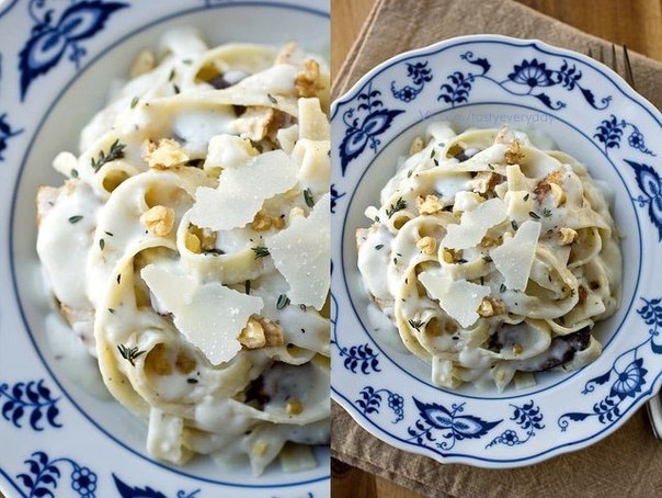 Феттучини под чесночным соусом с курицей, грецкими орехами и тимьяном.