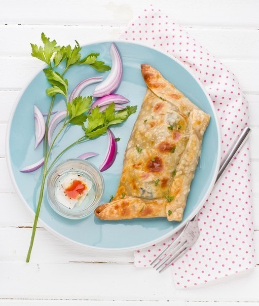 Пирожки с мясом из слоеного теста. Пирожки с мясом из слоеного теста.