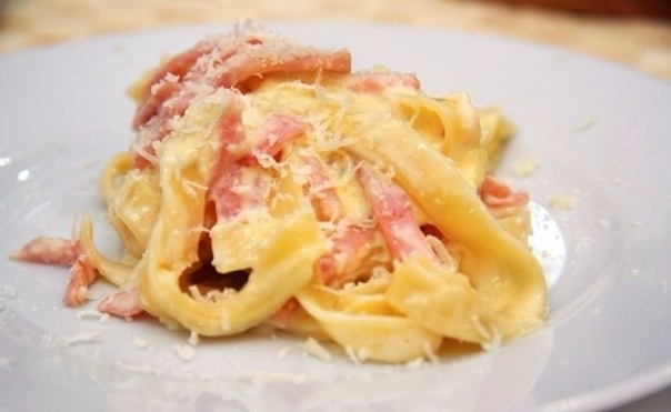 Очень быстрое и вкусное спагетти с ветчиной и сливочным соусом