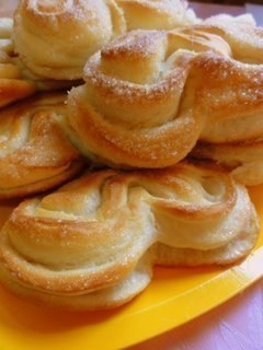 Пышная, вкусная плюшка