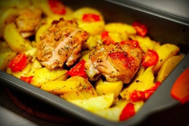 Сочная запеченная курица с картофелем