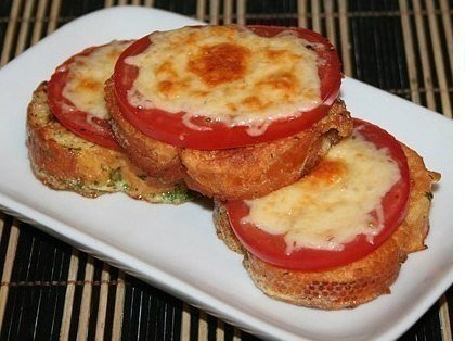 БЫСТРАЯ И СЫТНАЯ ЗАКУСКА - ГРЕНКИ С ПОМИДОРАМИ И СЫРОМ