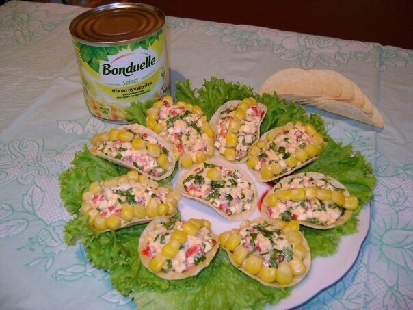 Вкусная закуска на чипсах: 7 вариантов оригинальной начинки