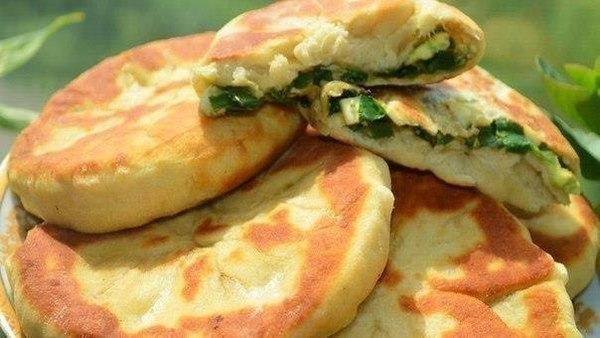 Пирожки по-домашнему с зеленым луком и яйцом