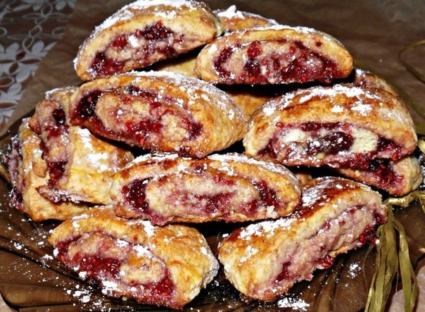 Свердловские "Турбинки"с малиновым вареньем.Вкуснятина! Свердловские "Турбинки"с малиновым вареньем.Вкуснятина!