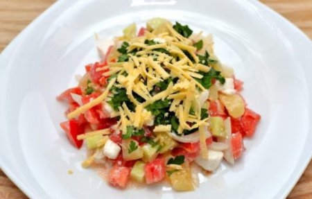 Салат с брынзой и овощами