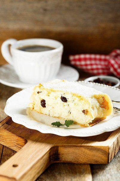 Творожный штрудель с яблоками (Apfel-Topfenstrudel)