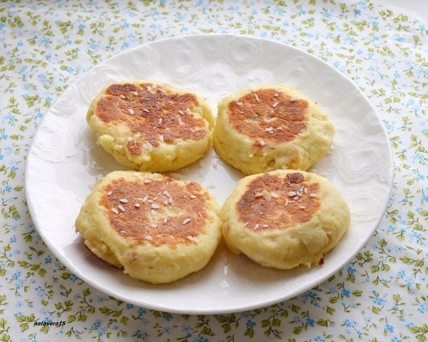 Сырники с кокосом и карамелизированными яблоками