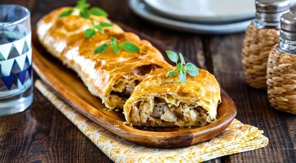 ШТРУДЕЛЬ С КАПУСТОЙ И КОЛБАСКАМИ