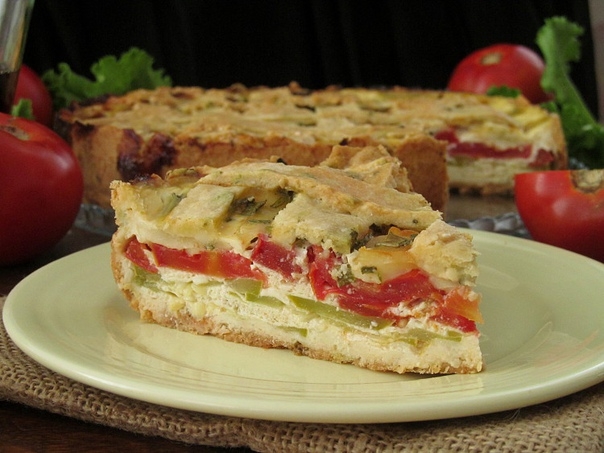 Пирог с кабачками, помидорами и брынзой
