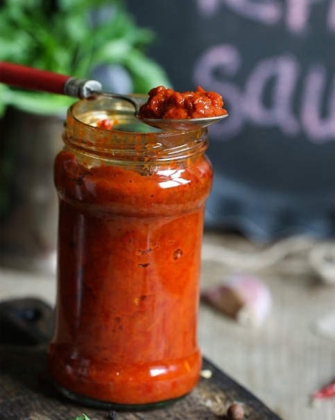 Айвар — отличная закуска сербской кухни из печёных овощей Айвар — отличная закуска сербской кухни из печёных овощей
