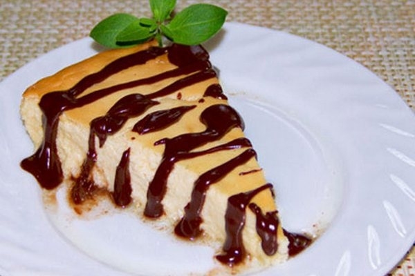 Простая творожная запеканка с шоколадом Простая творожная запеканка с шоколадом