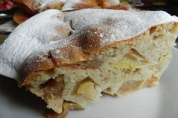 Быстрая яблочная шарлотка в духовке