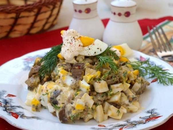 Салат из баклажанов с яйцом