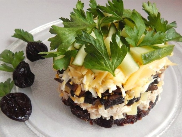 На скорую руку: салат с плавленным сыром "Чеснослив» На скорую руку: салат с плавленным сыром "Чеснослив»