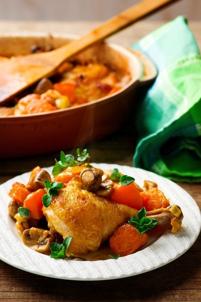 Курица запеченная с грибами и тыквой