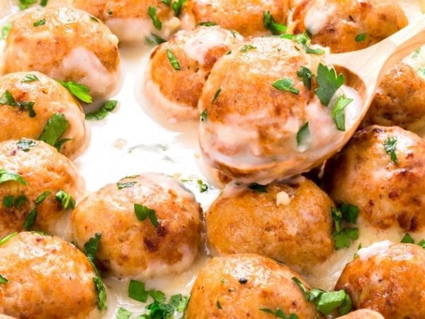 КУРИНЫЕ КОТЛЕТЫ СО СМЕТАНОЙ КУРИНЫЕ КОТЛЕТЫ СО СМЕТАНОЙ