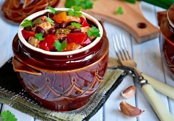 КУРИЦА С ОВОЩАМИ В ГОРШОЧКАХ