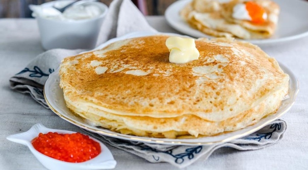 Толстые блины с икрой Толстые блины с икрой