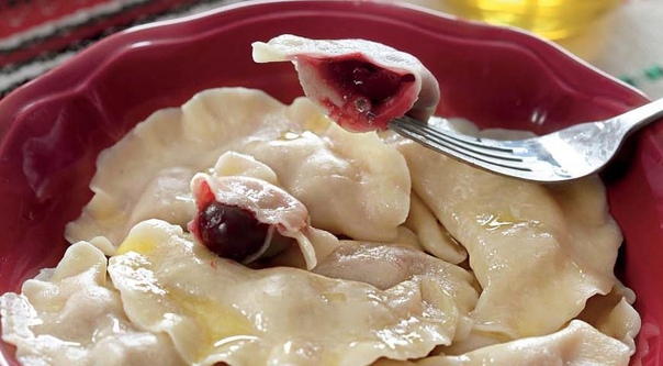 Паровые вареники с вишней