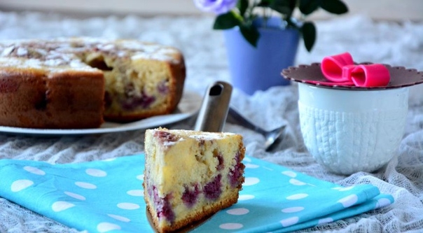 Шарлотка с малиной из мультиварки Шарлотка с малиной из мультиварки