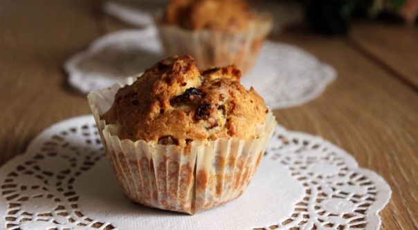 Закусочные ржаные кексы с беконом и красным луком Закусочные ржаные кексы с беконом и красным луком