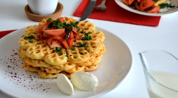 Вафли с сыром, ветчиной и розмарином