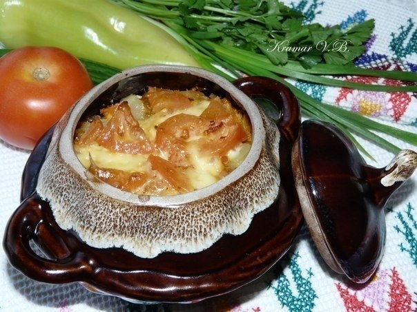 Свинина с картофелем в горшочке.