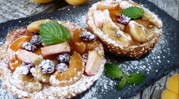 Горячие бутерброды с фруктами и ягодами Горячие бутерброды с фруктами и ягодами