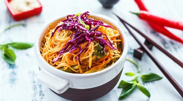 Рисовая лапша с соусом карри Рисовая лапша с соусом карри