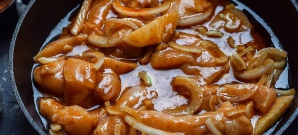 Куриное филе с соевым соусом на сковороде Куриное филе с соевым соусом на сковороде