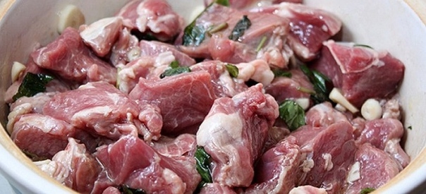 Как замариновать баранину для жарки на сковороде?