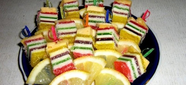 Сладкие канапе на шпажках