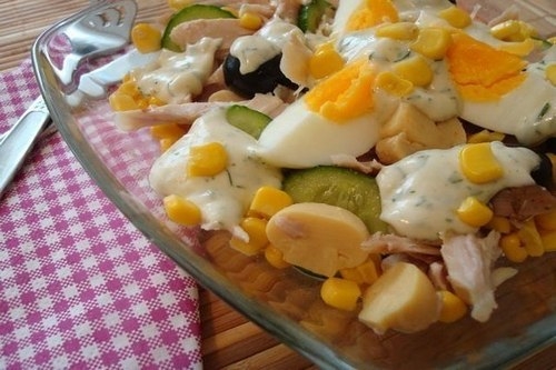 Слоеный салат «Красная Шапочка» с куриной грудкой