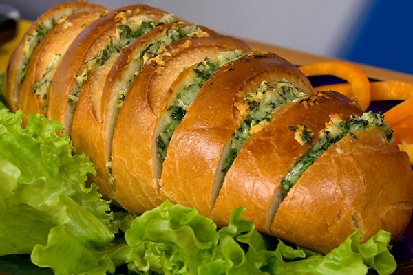 Хрустящий батон с чесноком и сыром