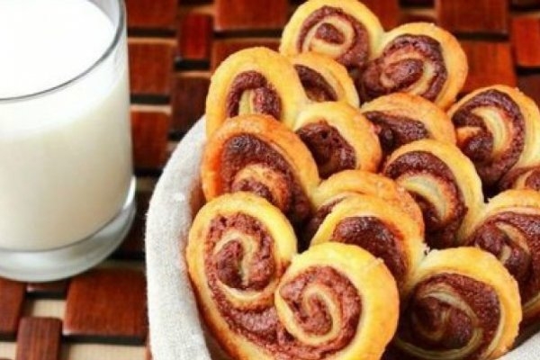 Слоеные ушки с нутеллой в духовке