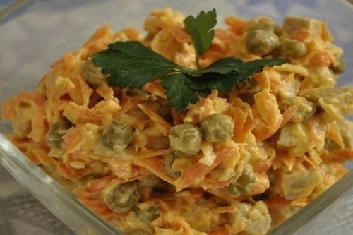 Салат «Купеческий» со свининой и зеленым горошком