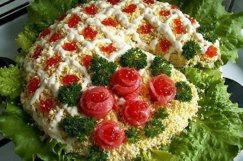 Салат «Рог изобилия» с красной рыбой